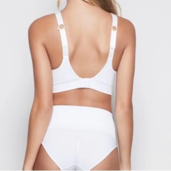 2 Good American High Impact Sports Bras - Medium