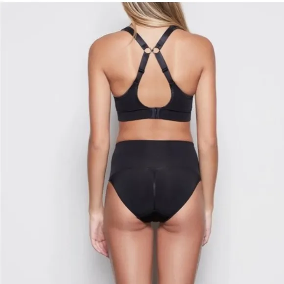 2 Good American High Impact Sports Bras - Medium