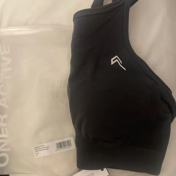 EFFORTLESS SEAMLESS HIGH NECK BRALETTE