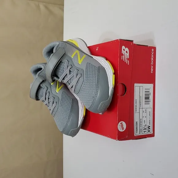 NIB 13.5 X-Wide Little Boys, 680 V6 Velcro Hook &amp; Loop Running Shoe, New Balance
