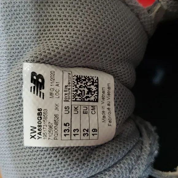 NIB 13.5 X-Wide Little Boys, 680 V6 Velcro Hook &amp; Loop Running Shoe, New Balance
