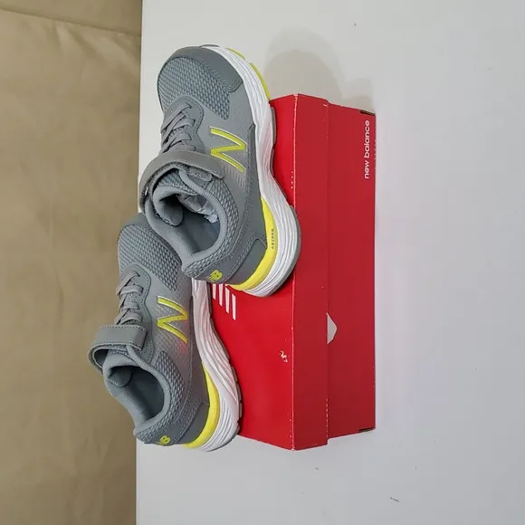 NIB 13.5 X-Wide Little Boys, 680 V6 Velcro Hook &amp; Loop Running Shoe, New Balance