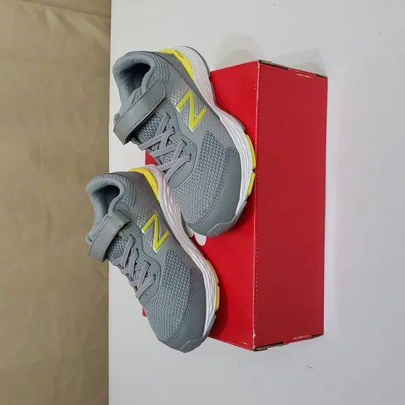 NIB 13.5 X-Wide Little Boys, 680 V6 Velcro Hook &amp; Loop Running Shoe, New Balance