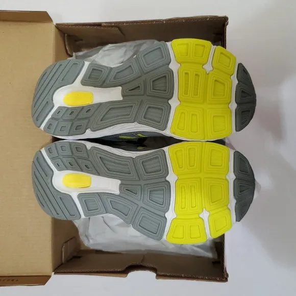 NIB 13.5 X-Wide Little Boys, 680 V6 Velcro Hook &amp; Loop Running Shoe, New Balance