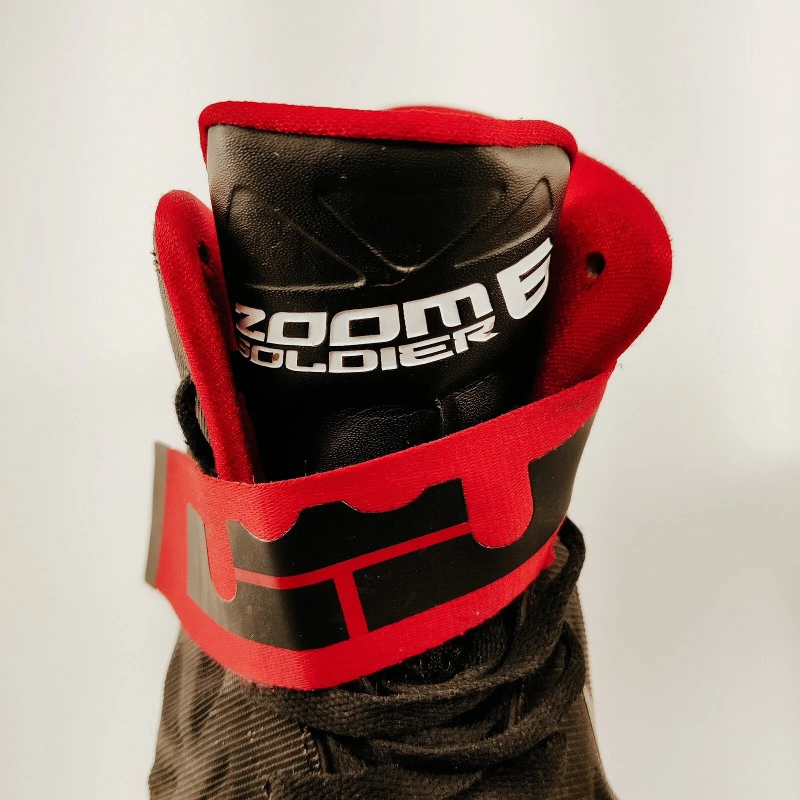 Nike Lebron Zoom Soldier 6 Red and Black Basketball Shoes Men's Size 11.5
