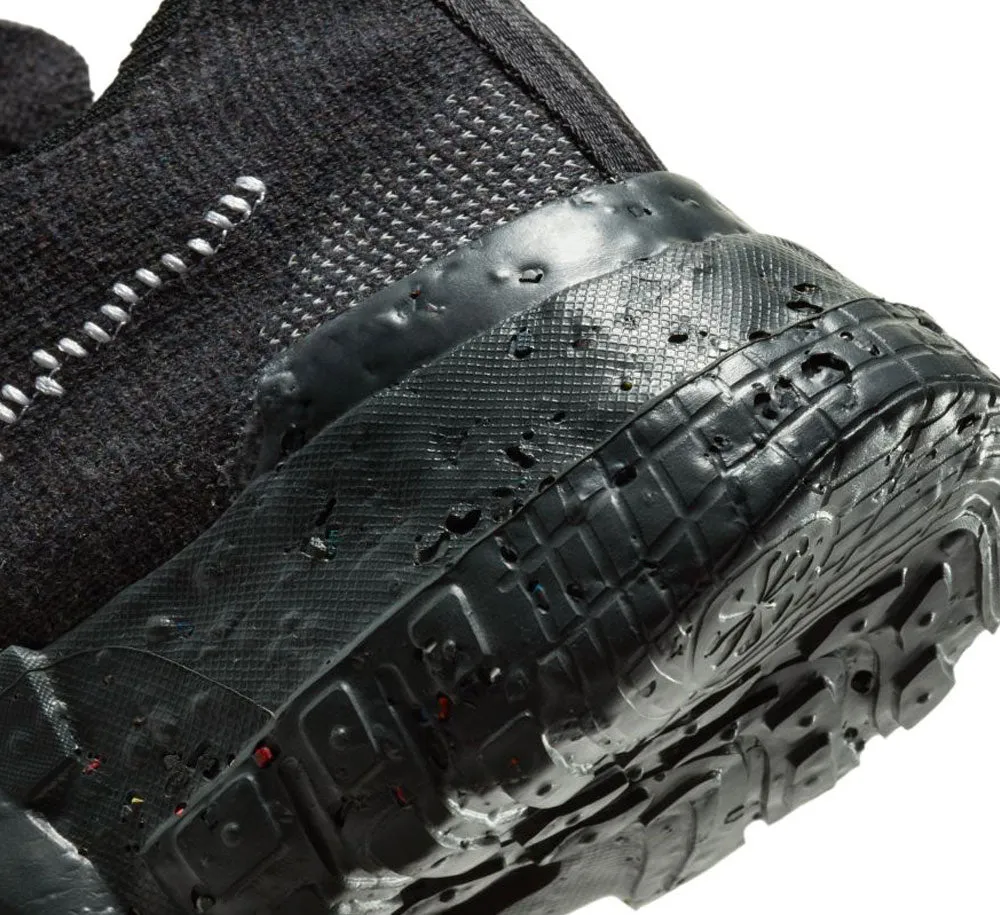 NIKE SPACE HIPPIE 01
