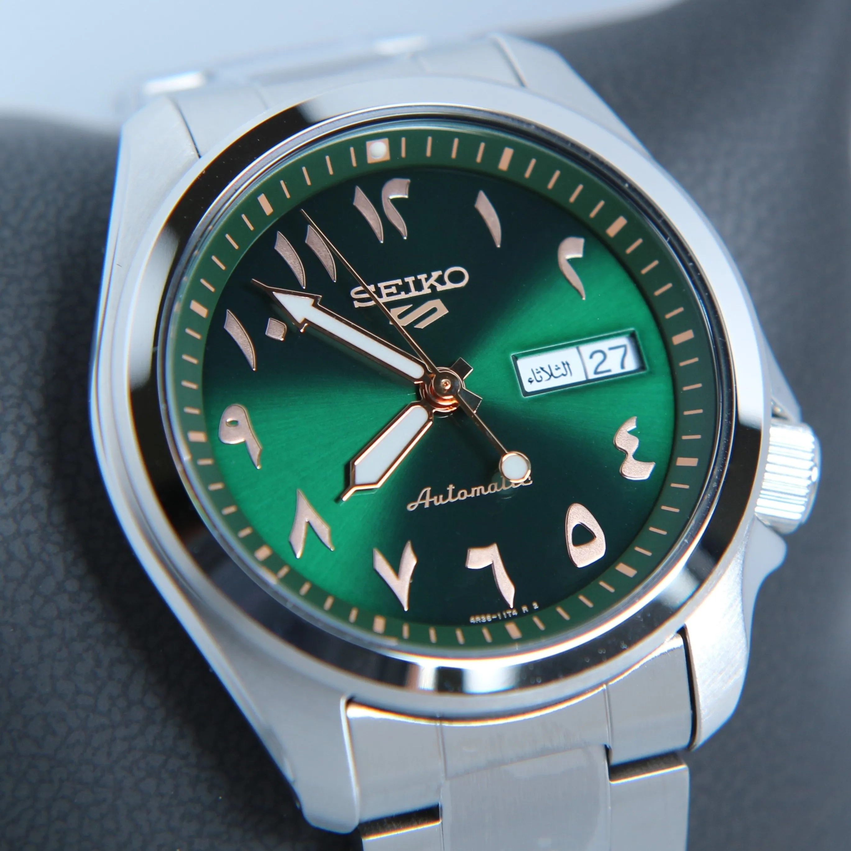 Seiko 5 Sports Mechanical Automatic Arabic Numerals Day-Date Display Green Dial SRPH49