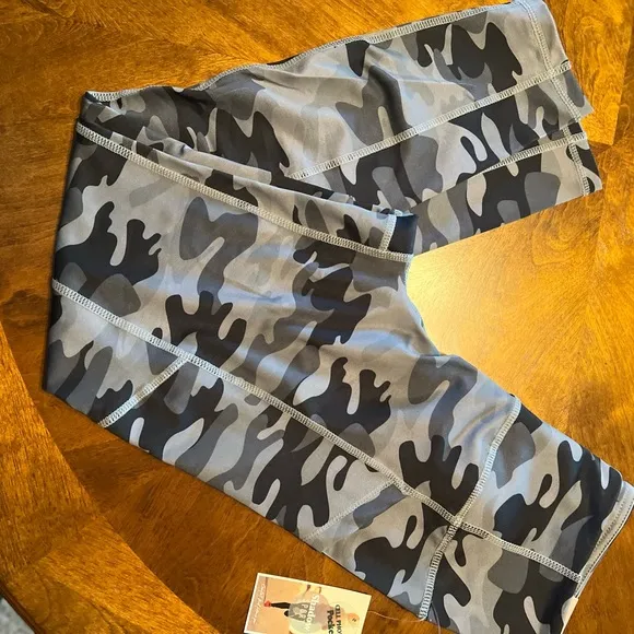 Sports Bra and Leggings Set / Active Wear, NEW