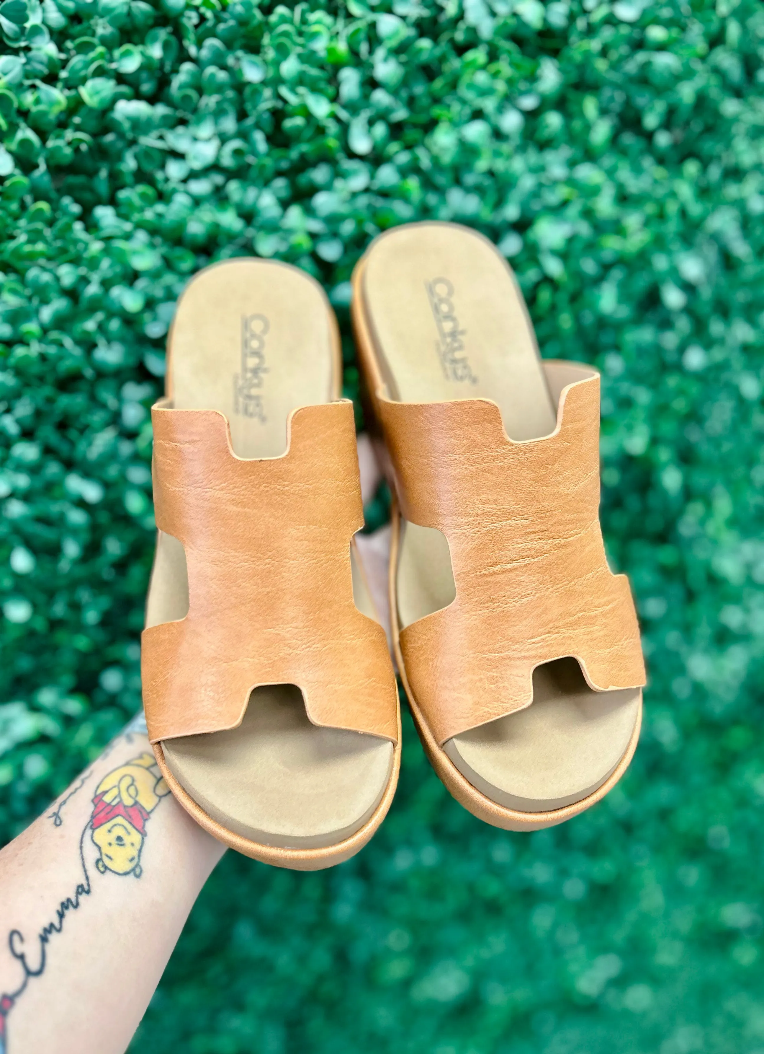 Sun-Kissed Stroll Wedge
