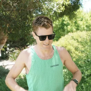 TARKINE MEN'S ECO-SOFT RACER SINGLET